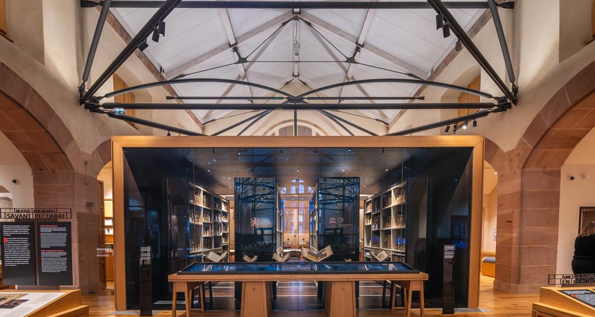 Cube en verre abritant les ouvrages les plus précieux Cube en verre abritant les ouvrages les plus précieux