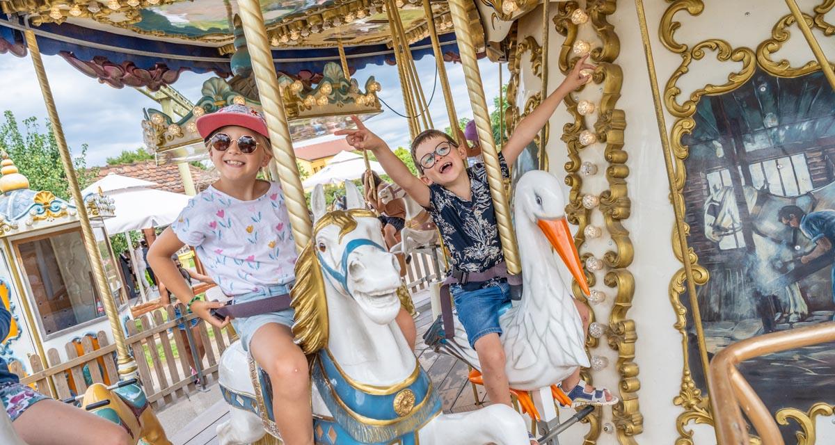 Le carrousel 1900 Le carrousel 1900