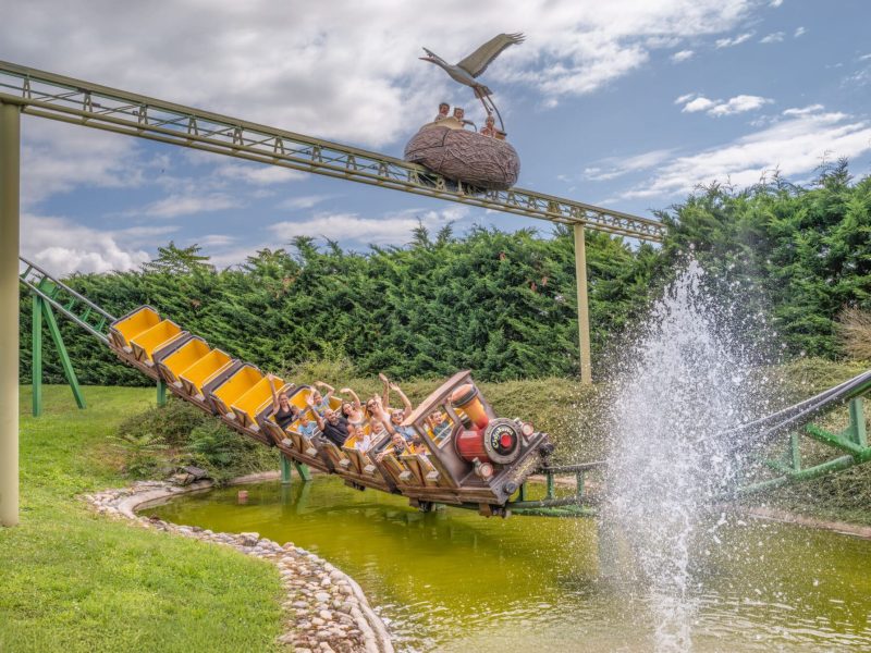 Le train de la mine Le train de la mine, une attraction de type montagnes russes pour toute la famille, à Cigoland.